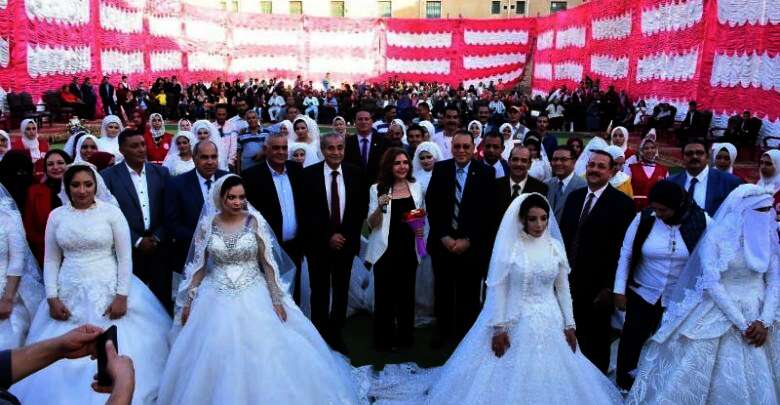 وزير التموين ومحافظ الشرقية يشهدان حفل زفاف جماعي لـ 20 عريس وعروسة